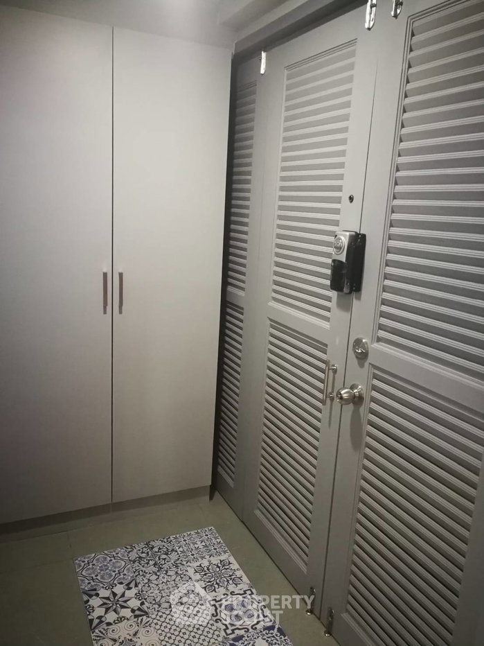 picture 3-BR Condo at Pathumwan Place Condominium near BTS National Stadium (ID 2802177) - 2/16