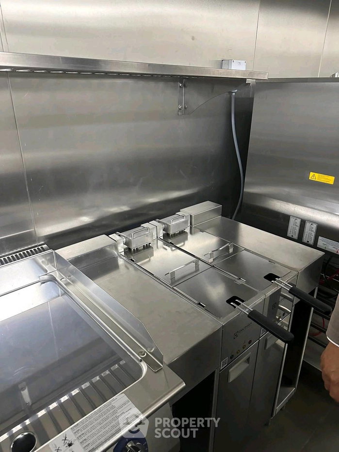 รูป คอนโด 2-ห้องนอน ที่ วัน เอทตี้ไนน์ ไวร์เลส ใกล้ MRT ลุมพินี (ID 2462443) - รูปที่ 6/23