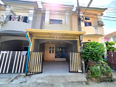 ขายทาวน์โฮม : ทาวน์เฮ้าส์ 2 ชั้น รีโนเวทใหม่ หมู่บ้านพีรวัส ซอยเพิ่มสิน 56 ตรงข้ามสวนน้ำสายไหม ถนนเมน ทำเลดี เดินทางสะดวก