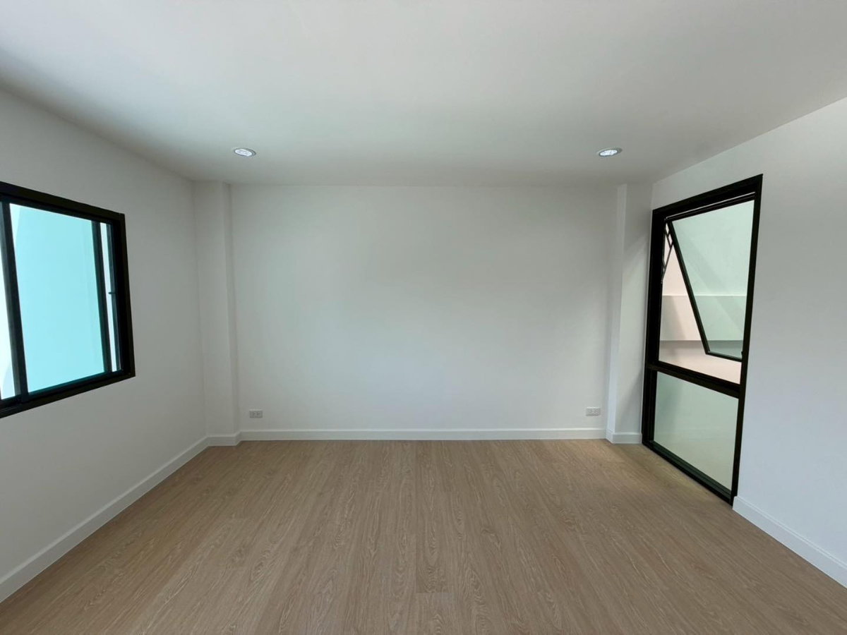 รูป ทาวน์โฮม 4.5ชั้น พร้อมลิฟต์ -สุขุมวิท101 (Sukhumvit 101) ตกแต่งใหม่พร้อมอยู่ -ทำเลใกล้ BTS ปุณณวิถี สายสีเหลือง - รูปที่ 46/56