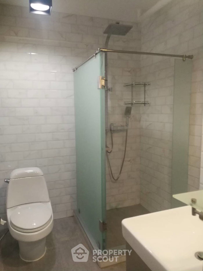 picture 3-BR Condo at Pathumwan Place Condominium near BTS National Stadium (ID 2802177) - 8/16