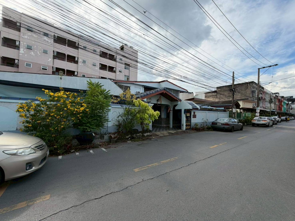 รูป  296AGJD บ้านเดี่ยวหลังใหญ่ ใกล้รถไฟฟ้า เดินแค่ 150 เมตร! | รามอินทรา 42/1 (กม.6)  - รูปที่ 4/8