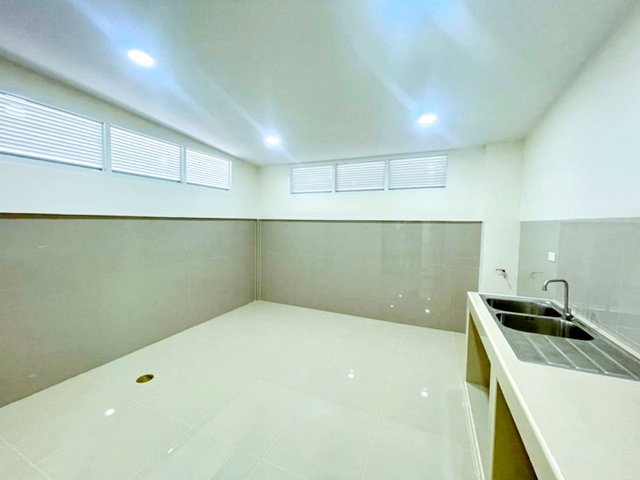 รูป ใกล้ม.เซาธ์อีสท์บางกอก 300 ม. 21 ตร.ว.170 ตร.ม. ทาวน์โฮม 2ชั้น 2นอน BTS บางนา 780ม. BTS อุดมสุข 800ม. 2น้ำ - รูปที่ 8/8