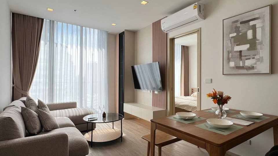 picture Spacious 1 Bedroom Noble State 39 condo for rent on a high floor - 5/15