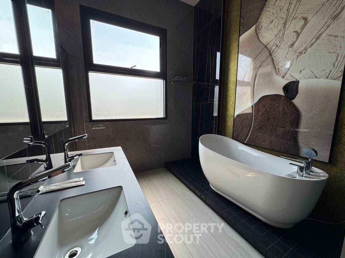 picture 6-BR House close to Pattaya South (ID 2800287) - 11/27