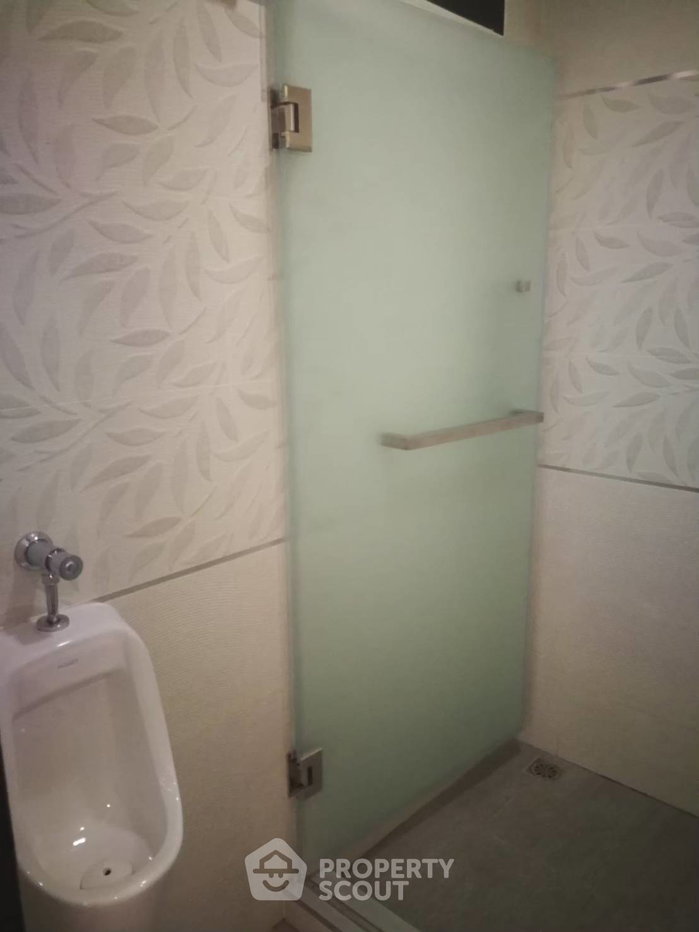 picture 3-BR Condo at Pathumwan Place Condominium near BTS National Stadium (ID 2802177) - 12/16