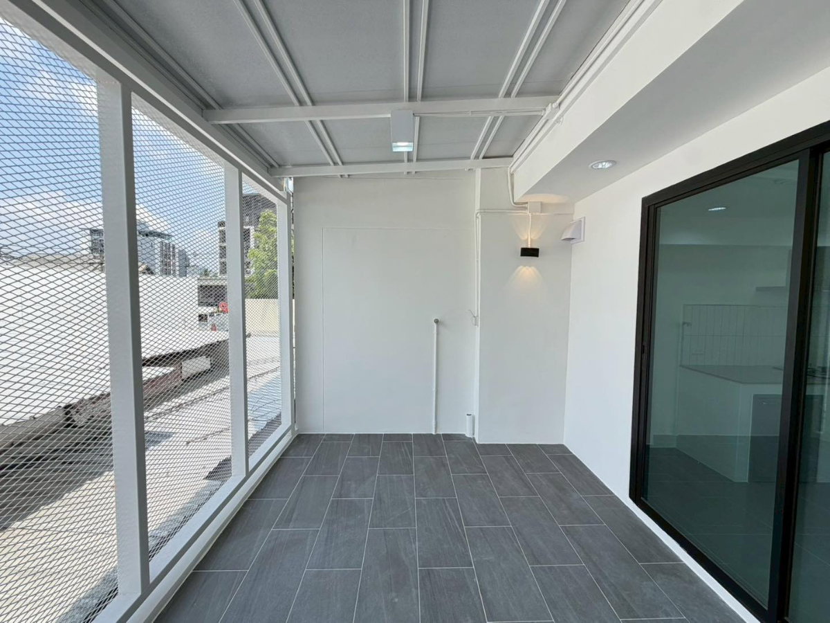 รูป ทาวน์โฮม 4.5ชั้น พร้อมลิฟต์ -สุขุมวิท101 (Sukhumvit 101) ตกแต่งใหม่พร้อมอยู่ -ทำเลใกล้ BTS ปุณณวิถี สายสีเหลือง - รูปที่ 21/56