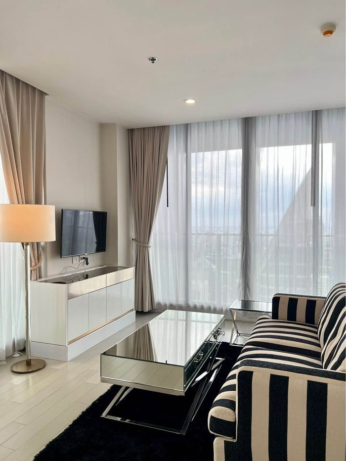 picture Noble Ploenchit luxury duplex 3 Bedroom condo for rent in Ploenchit - 17/26
