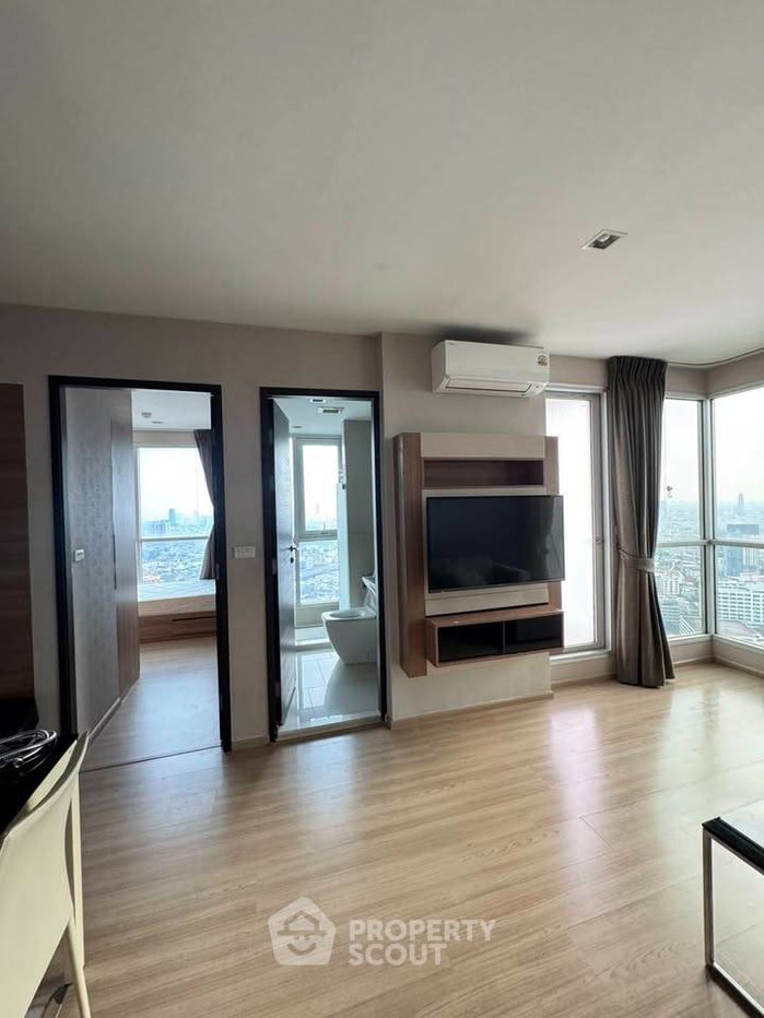 รูป คอนโด 2-ห้องนอน ที่ ริธึ่ม สาทร ใกล้ BTS สะพานตากสิน (ID 2799896) - รูปที่ 2/10