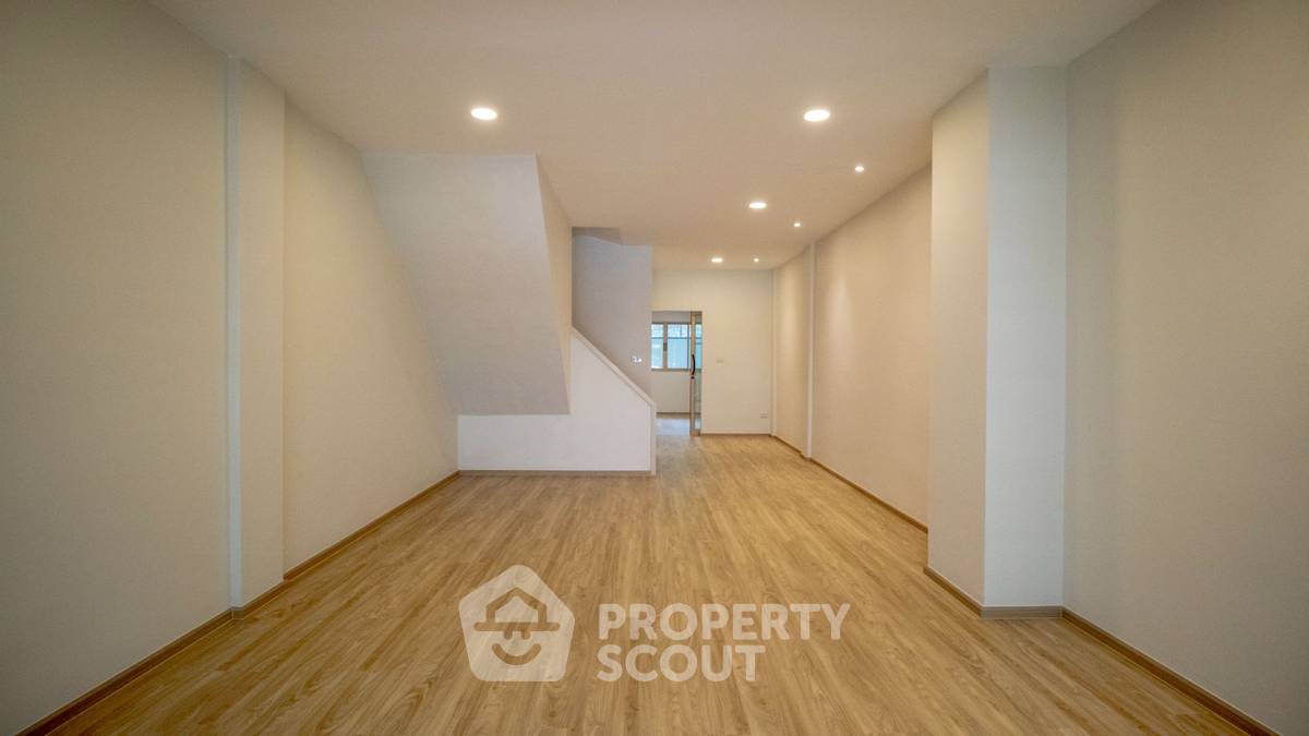 รูป ทาวน์เฮ้าส์ 3-ห้องนอน ที่ หมู่บ้านสินทวีโครงการ 8 พระราม 2 ใน จอมทอง (ID 2799479) - รูปที่ 25/26