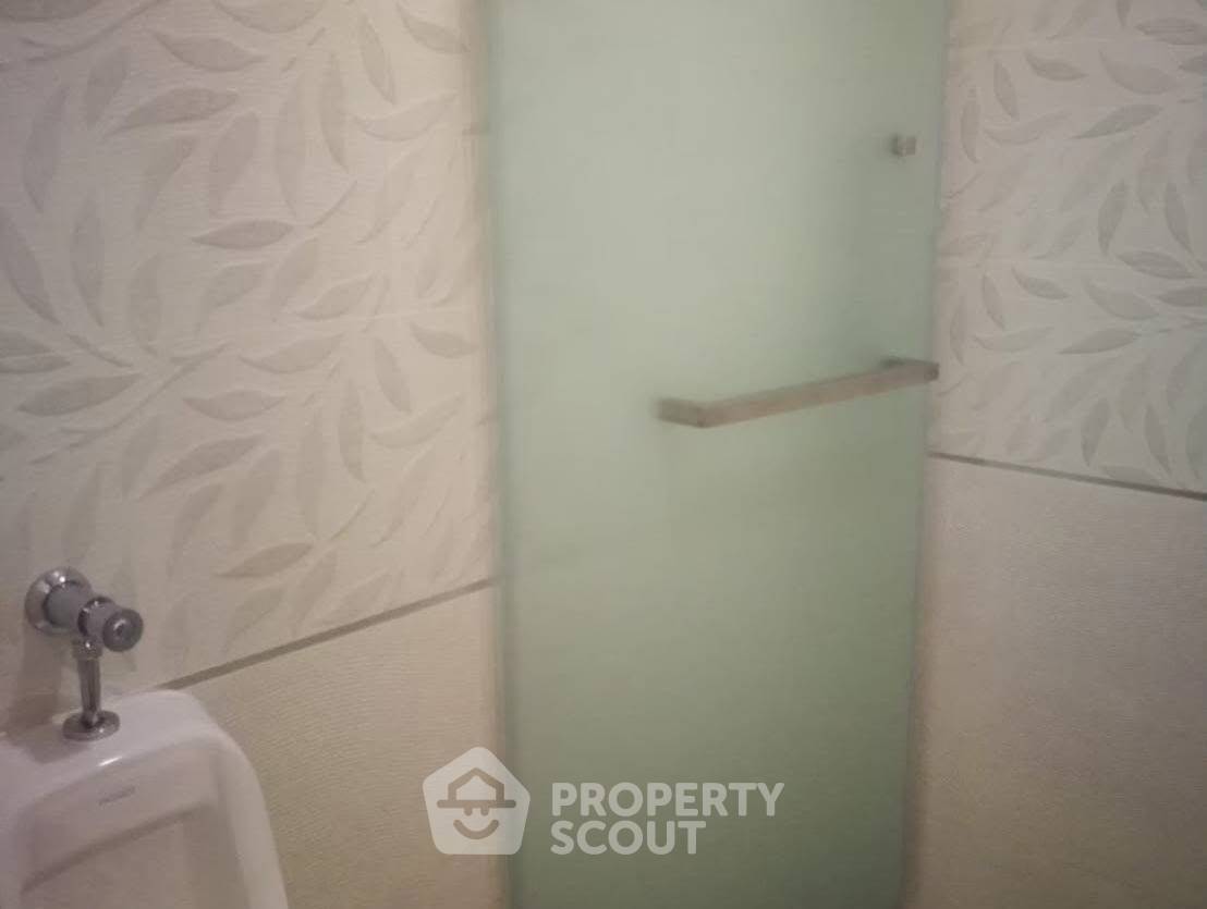 picture 3-BR Condo at Pathumwan Place Condominium near BTS National Stadium (ID 2799813) - 9/15