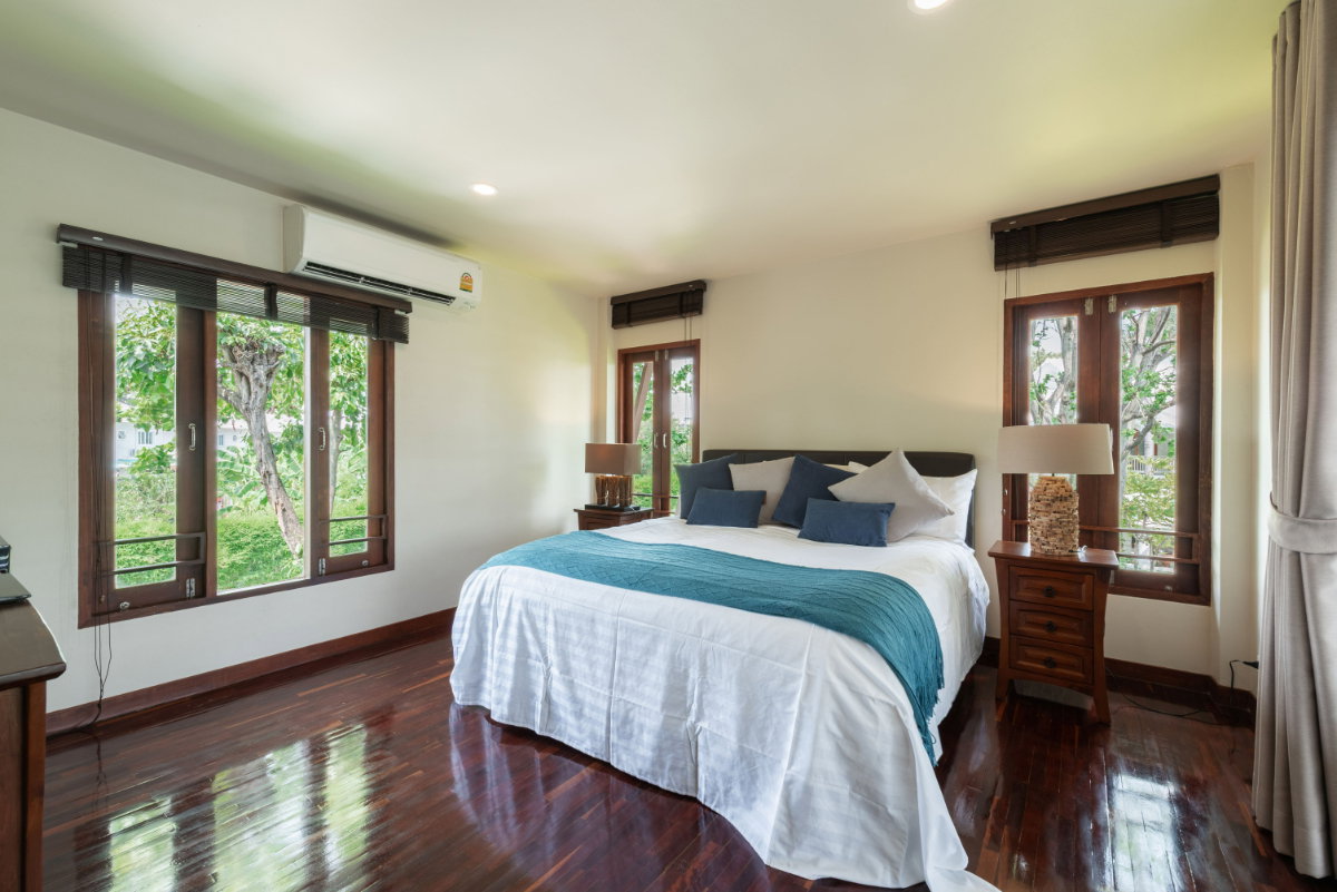 picture Corner house *** For Sale by Owner *** - 9/28