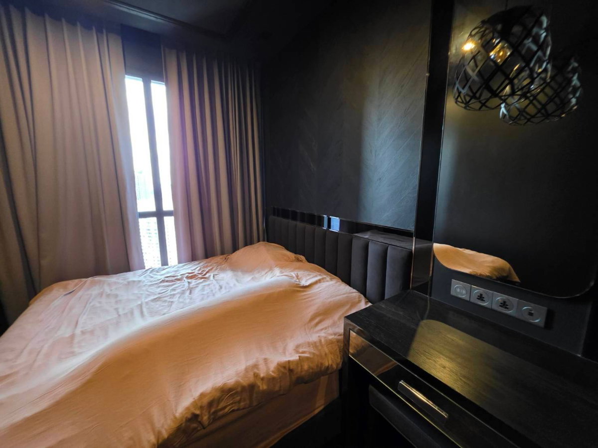 รูป Ashton Chula Silom【𝐒𝐄𝐋𝐋】🔥ดีไซน์หรูคุมโทน บิ้วอินเนี้ยบ เฟอร์พรีเมียม ครบทั้งห้องและส่วนกลาง🔥 ติดต่อไลน์ไอดี: @hacondo - รูปที่ 8/10