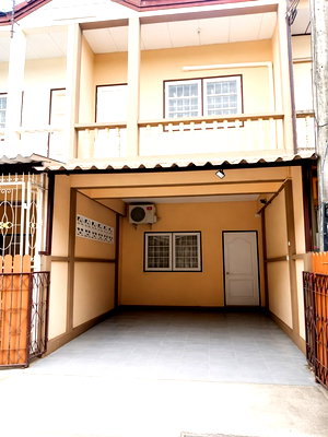 เช่าทาวน์โฮม ลำลูกกา คลองสาม : ลำลูกกาคลอง2-3 ทาวน์เฮ้าส์ 2-3นอน 3แอร์ สถานีรถไฟฟ้า BTSคูคต 2.3กม. แม็คโคร โลตัสใหญ่ หมู่บ้านแอร์ 16 ตรว. 128ตรม.