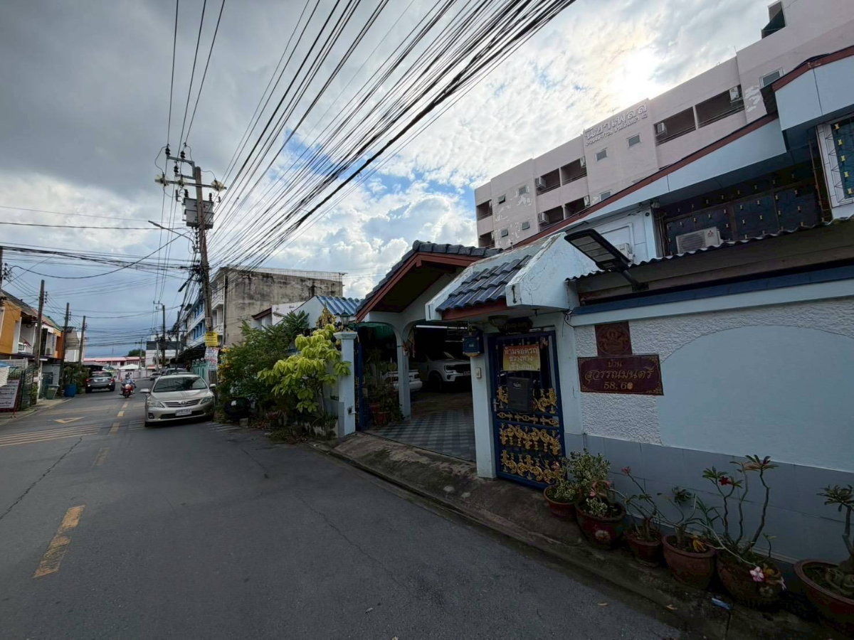 รูป  296AGJD บ้านเดี่ยวหลังใหญ่ ใกล้รถไฟฟ้า เดินแค่ 150 เมตร! | รามอินทรา 42/1 (กม.6)  - รูปที่ 2/8