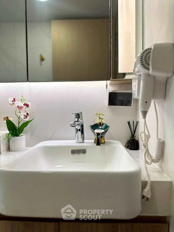 picture 2-BR Condo at Walden Asoke near MRT Sukhumvit (ID 2799598) - 24/48