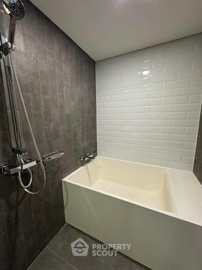 picture 2-BR Condo at Landmark @MRTA Station in Bang Kapi (ID 2073891) - 14/15