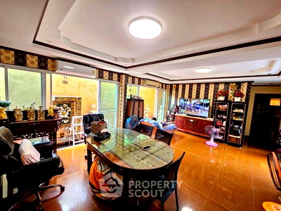 Houses for sale Bang Lamung Chonburi : 5-BR House close to Pattaya (ID 2801532)