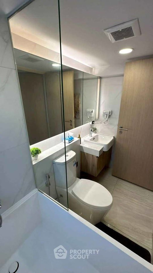 picture 2-BR Condo at Walden Asoke near MRT Sukhumvit (ID 2799598) - 34/48