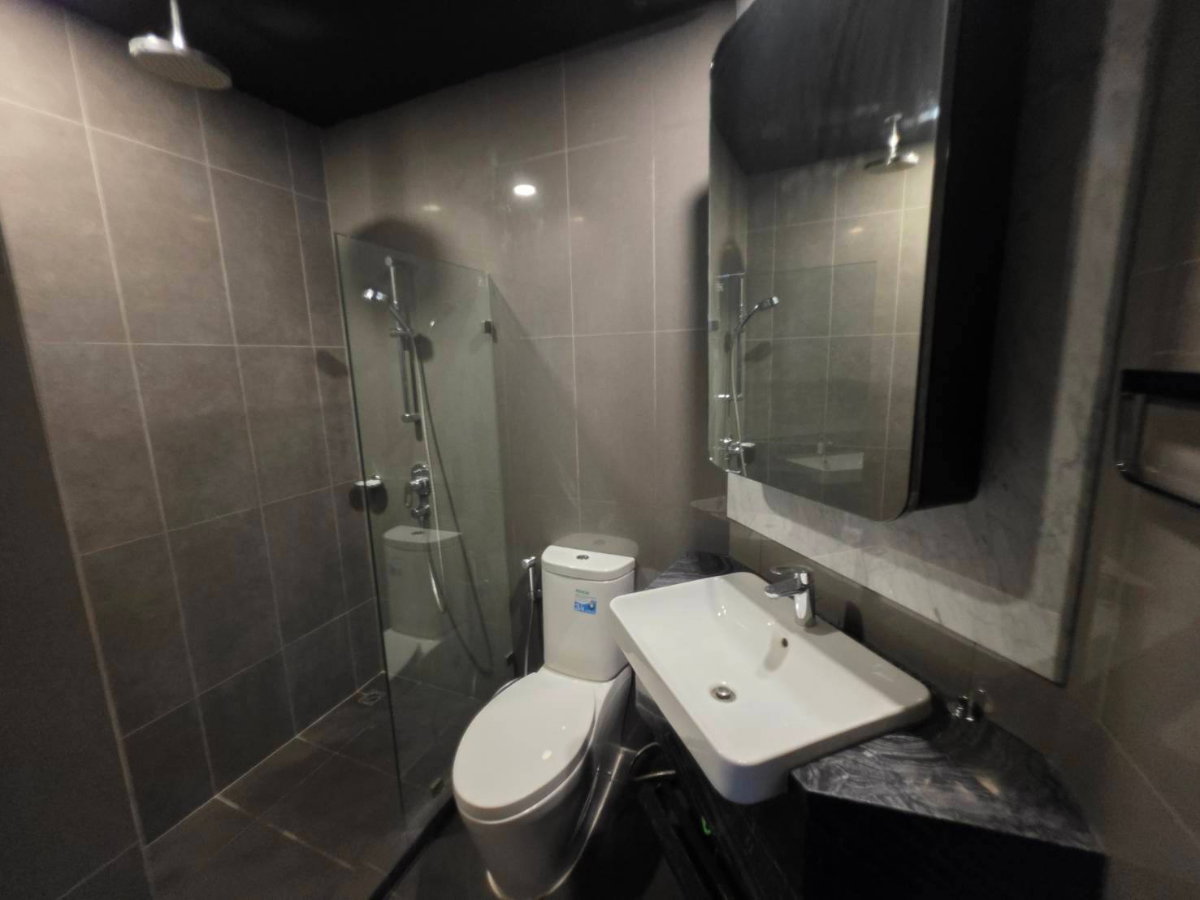 รูป Ashton Chula Silom【𝐒𝐄𝐋𝐋】🔥ดีไซน์หรูคุมโทน บิ้วอินเนี้ยบ เฟอร์พรีเมียม ครบทั้งห้องและส่วนกลาง🔥 ติดต่อไลน์ไอดี: @hacondo - รูปที่ 10/10