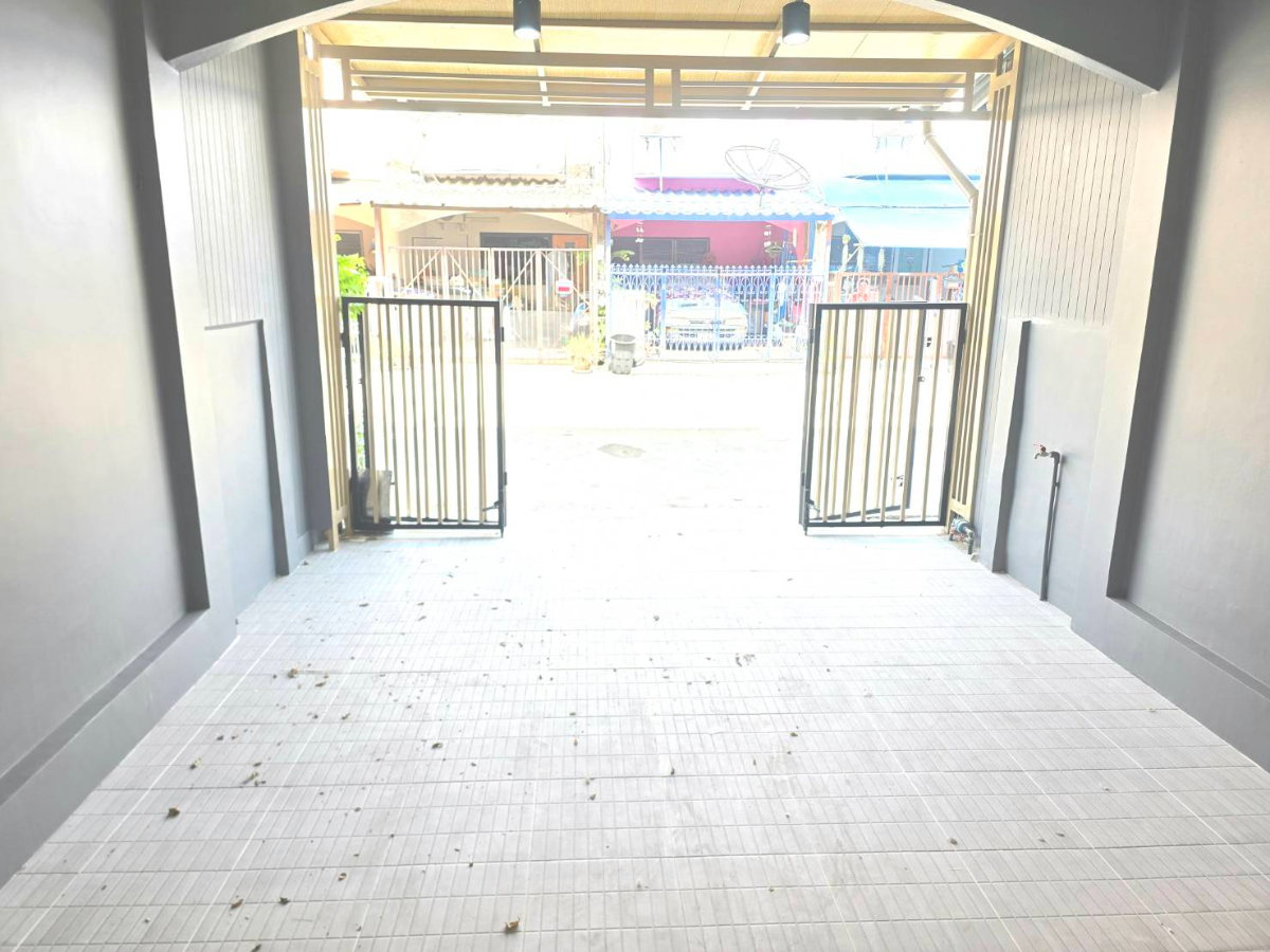 รูป ทาวน์เฮ้าส์ 2 ชั้น รีโนเวทใหม่ หมู่บ้านพีรวัส ซอยเพิ่มสิน 56 ตรงข้ามสวนน้ำสายไหม ถนนเมน ทำเลดี เดินทางสะดวก - รูปที่ 5/32