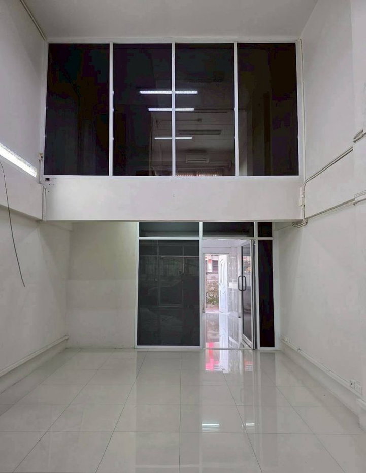 รูป ให้เช่าอาคารพาณิชย์ 3 ชั้นครึ่ง ติดถนนมอเวย์ ศรีราชา - รูปที่ 5/15