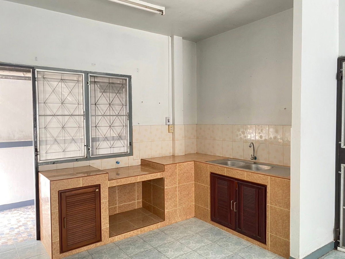 รูป ให้เช่าบ้านเดี่ยว ม.คลาสสิคโฮม ไร่กล้วย ศรีราชา ทำเลดีติดถนน - รูปที่ 4/13