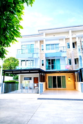 เช่าทาวน์โฮม ถนนนาคนิวาส : CDC500ม. 27 ตร.ว. 320 ตร.ม.ถ.ลาดพร้าว87 ทาวน์โฮม 3ชั้น 3นอน เลียบด่วนเอกมัย รามอินทรา 3น้ำ ใกล้เดอะ คริสตัล 800 ม.