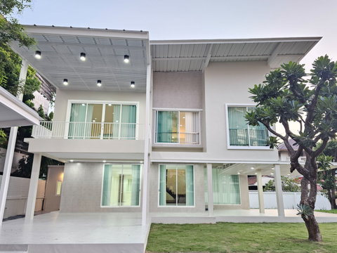 Muang Thong Thani Village Project 2 House with vacant land