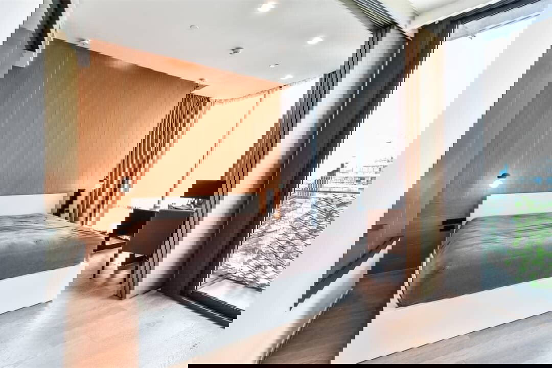 picture Selling Below Appraisal Price! Ashton Silom 1Bedroom - 4/15