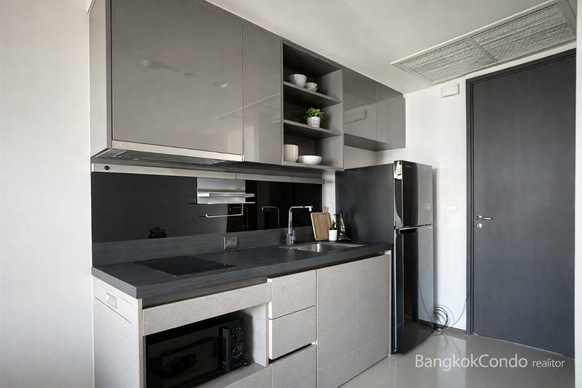 picture 🍀 Minimal Room For Rent 📌 Oka Haus Sukhumvit 36 (Line: @rent2022) | Near BTS Thonglor ✨ Ready to move in! ✨ 📌 Ref Code: A11144 - 5/9