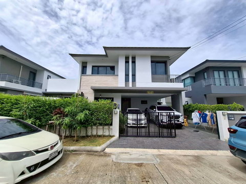  303AGKI ขาย! ถูกที่สุดในโครงการ บ้านเดี่ยว 2 ชั้น “ซื่อตรงพรีเมียม บางบัวทอง” 