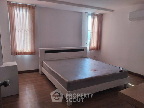 2-BR Condo at Baan Samsen Condominium near MRT Bang O (ID 2038274)