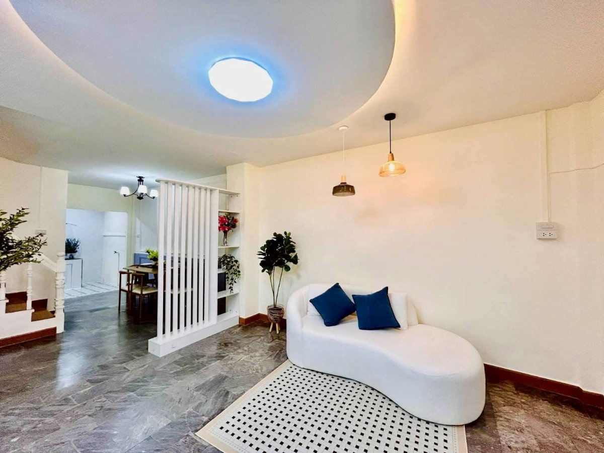 รูป ทาวน์เฮาส์ 2 ชั้น หมู่บ้านเคซี.รามอินทรา 2 ซอย6 หทัยราษฎร์36 ทำเลดี ค้าขายได้ พื้นที่กว้างขวาง เฟอร์นิเจอร์พร้อมอยูา - รูปที่ 7/17