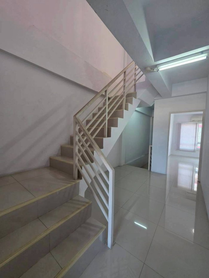 รูป ให้เช่าอาคารพาณิชย์ 3 ชั้นครึ่ง ติดถนนมอเวย์ ศรีราชา - รูปที่ 10/15