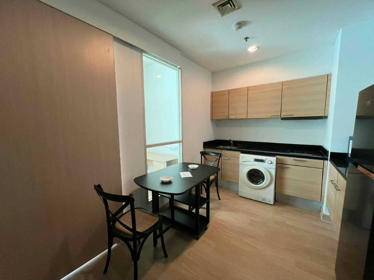 รูป คอนโดตั้งอยู่ใจกลางเมือง เพียง 700 เมตร จาก บีทีเอสชิดลม ใกล้ห้าง พร้อมอยู่ ราคาดีที่สุด ✨ - รูปที่ 7/10