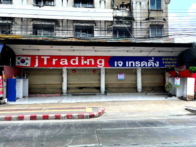 Shophouses for rent Sripatum University : Shophouse ground floor 3.5 unit about 200 sq m. on Ramintra Road near Krirk University and Central Ramintra.