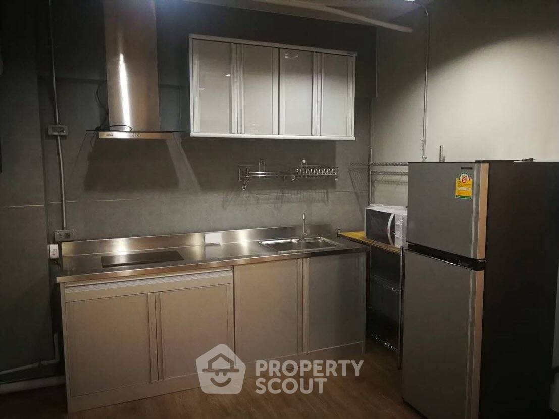 picture 3-BR Condo at Pathumwan Place Condominium near BTS National Stadium (ID 2799813) - 15/15