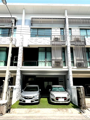 Townhouses for rent วิทยาลัยดุสิตธานี : 3-story townhome for rent, fully furnished, PLEX Bangna project