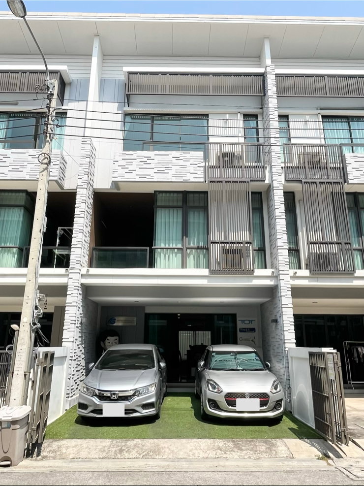 ทาวน์โฮมให้เช่า : ให้เช่า ทาวน์โฮม 3 ชั้น โครงการ PLEX บางนา เฟอร์นิเจอร์ พร้อมอยู่