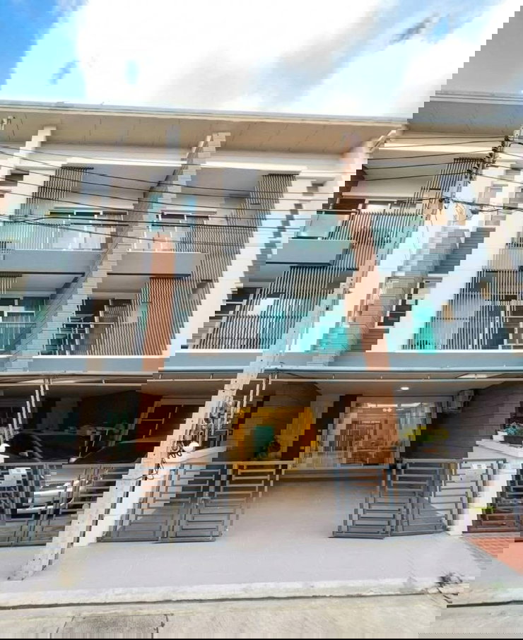 รูป 🔥🔥 ให้เช่า 40,000 บาท | ทาวน์โฮมโมเดิร์น ใกล้ MRT ทำเลดีมาก! 🔥🔥 ทักด่วนนะคะไปเร็วมาก  📍 Town Avenue ศรีนครินทร์  - รูปที่ 1/24