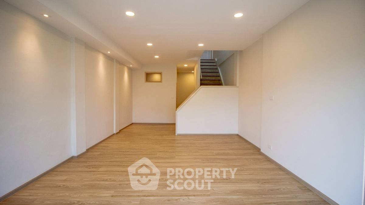 รูป ทาวน์เฮ้าส์ 3-ห้องนอน ที่ หมู่บ้านสินทวีโครงการ 8 พระราม 2 ใน จอมทอง (ID 2799479) - รูปที่ 5/26