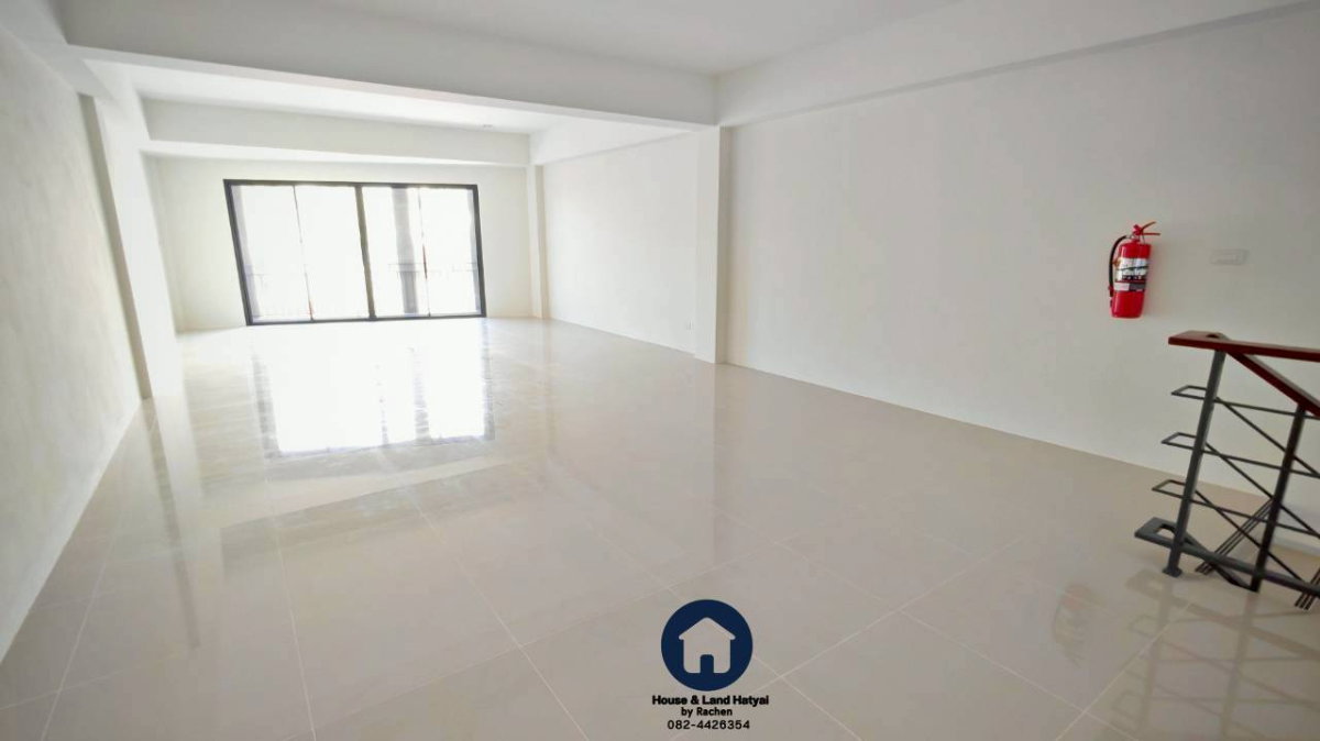 รูป ขาย ทาวน์โฮม 3 ชั้น ใจกลางเมืองหาดใหญ่ เนื้อที่ 26.3 ตร.วา เหมาะทำ home Office, คาเฟ่ ขาย 12.9 ล้านบาท - รูปที่ 5/26