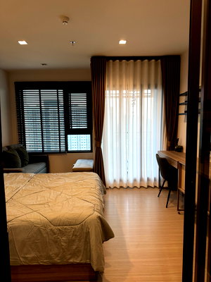 คอนโดให้เช่า : 🏡 [Owner Post] ให้เช่า Life Sathorn Sierra – ชั้น 25 วิวสระ (ตำแหน่งหายาก) ห้องสวยพร้อมอยู่