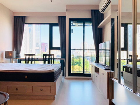 For Rent : Rhythm Sukhumvit 36 - 38 (studio) 30 sq.m. 18,000 THB Tel. 0924235675 Cate