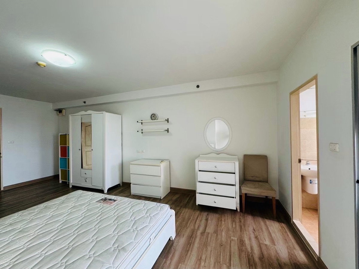 picture Only100 meters from BTS Udomsuk, a large studio room 33.8 sq.m. - 3/5