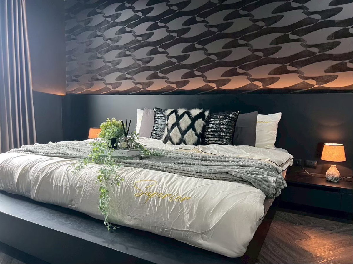 picture For rent: 2-storey pool villa on Soi Srinakarin 49 with private pool. - 8/10