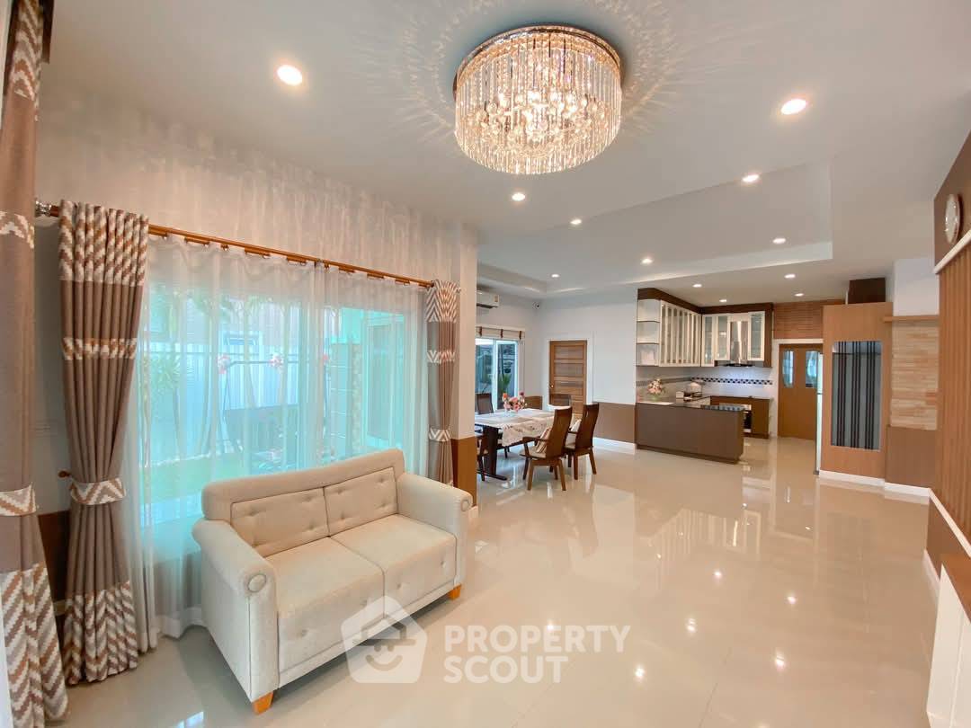 picture 4-BR Villa at Dee Place close to Pattaya (ID 2103625) - 11/20