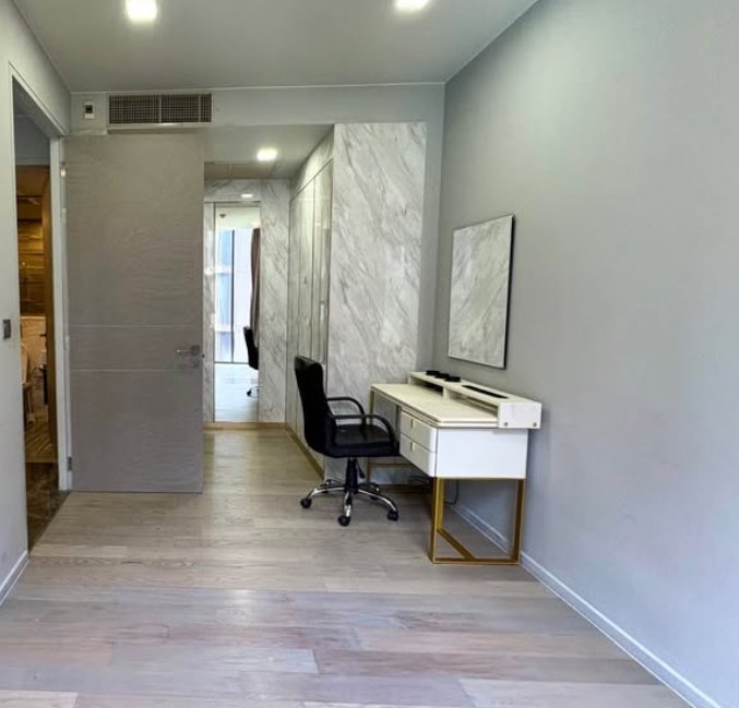 รูป Luxury Condo for Rent Phrom Phong | City Lifestyle Luxury | Near BTS Phrom Phong | 75,000 THB/Month | คอนโดหรูให้เช่า พร้อมพงษ์ ไลฟ์สไตล์เมือง หรูหรา ใกล้ BTS พร้อมพงษ์ 75,000 บาท/เดือน – LTHC14985 - รูปที่ 1/5