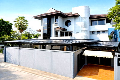 เช่าอาคารพาณิชย์ วิทยาลัยพณิชยการอินทราชัย : เหม่งจ๋าย ประชาอุทิศ อาคารสำนักงาน 3.5 ชั้น 500 ตร.ม 8นอน 6น้ำ เซ็นทรัล พระราม 9 4.5 กม.ฟอร์จูนทาวน์